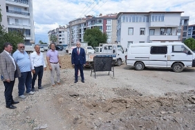 baskan-deveciler-pazarbsi-caddesinde-incelemelerde-bulundu.jpg