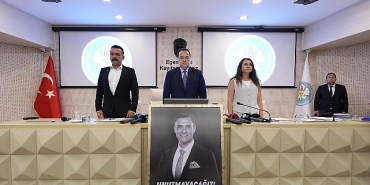 baskan-dutlulu-ile-ilk-meclis-ferdi-zeyreki-anarak-basladi.jpg