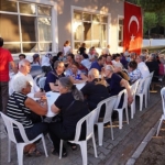 baskan-ergin-pir-sultan-abdal-derneginin-hayir-yemegine-katildi.jpg