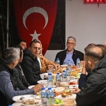 Başkan Eşki sahurda minibüsçülerle buluştu   