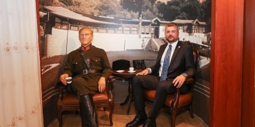 baskan-gorkem-duman-suhutlu-genclerle-belkahvede-bulustu.jpg
