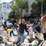 baskan-gorkem-duman-vatandaslarla-cop-topladi.jpg
