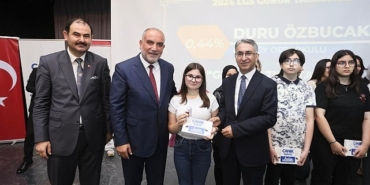 baskan-ibrahim-sandikci-yks-ve-lgsde-derece-elde-eden-tum-ogrencilerimizi-hediyeleriyle-bulusturduk.jpg