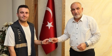 baskan-ibrahim-sandikcidan-kahraman-zabitalara-odul.jpg