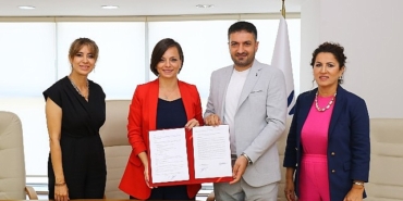 baskan-kinay-ve-oda-baskani-olgun-aktas-arasinda-protokol-imzalandi.jpg