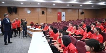 baskan-kocaman-milli-sporculara-basarilar-diledi.jpg
