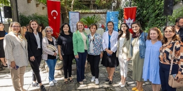 baskan-mutlu-esit-yasamdan-vazgecmeyecegiz.jpg