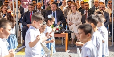 baskan-mutlu-ilkogretim-haftasini-ogrencilerle-birlikte-kutladi.jpg