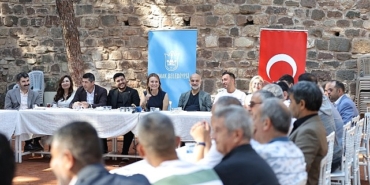 baskan-mutlu-kadifekalede-muhtarlarla-bulustu.jpg