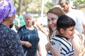 baskan-mutlu-konakli-komsularinin-evlerine-konuk-oldu.jpg