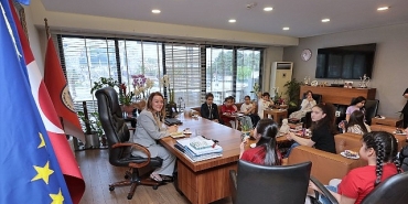 baskan-mutlu-makamini-cocuklara-devretti.jpg