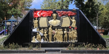 baskan-mutlu-talimat-verdi-ataturk-bustu-yenilendi.jpg