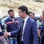 baskan-onal-santiyede-iscilerle-bulustu.jpg