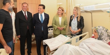 baskan-ovalioglu-metrobuste-dogan-bebegi-ziyaret-etti.jpg