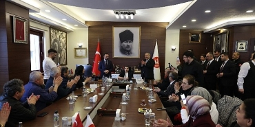 baskan-ozarslan-23-nisanda-makamini-sehit-oglu-taha-burak-cakira-devretti.jpg