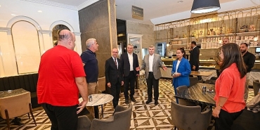baskan-pekyatirmaci-ve-milletvekili-akyurek-selcukluda-esnaf-ve-saha-gezisi-gerceklestirdi.jpg