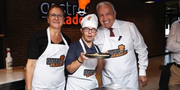 baskan-sadi-ozdemir-ozel-cocuklarla-pizza-yapti.jpg
