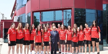 baskan-sadi-ozdemirden-filenin-genc-sultanlarina-motivasyon-ziyareti.jpg