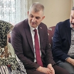 baskan-sezerden-anneler-gununde-anlamli-ziyaret.jpg