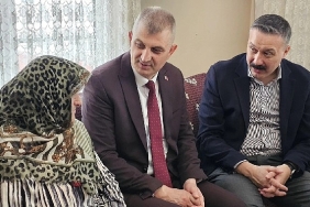 baskan-sezerden-anneler-gununde-anlamli-ziyaret.jpg