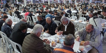 baskan-topaloglundan-camyuvada-iftar.jpg