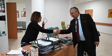 baskan-topaloglundan-yeni-yil-aksami-hastane-ziyaret.jpg