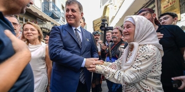 baskan-tugay-74-yildir-yapilan-efe-zeybek-bulusmasina-katildi.jpg
