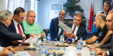 baskan-tugay-ayakkabicilar-sitesi-esnafini-ziyaret-etti.jpg
