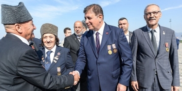 baskan-tugay-babasinin-madalyalariyla-kahramanlarin-gunune-katildi.jpg