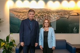 baskan-tugay-guzelbahcede-esnaf-ve-vatandaslarla-bulustu.jpg