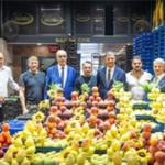 baskan-tugay-izmirin-hal-esnafiyla-bulustu.jpg