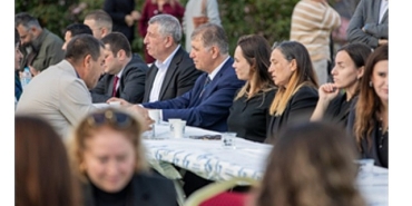 baskan-tugay-onur-gunayin-hayir-yemegine-katildi.jpg