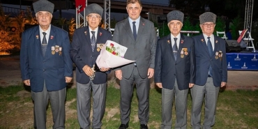 baskan-tugay-sehit-aileleri-ve-gazilerle-bulustu-biz-bir-aileyiz.jpg