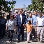 baskan-tugay-yanginda-zarar-goren-koseleri-ziyaret-etti.jpg