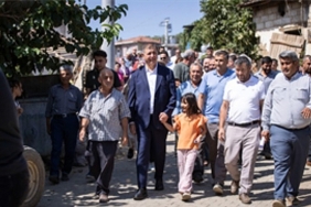 baskan-tugay-yanginda-zarar-goren-koseleri-ziyaret-etti.jpg