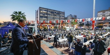 baskan-tugaydan-iftar-sofrasinda-dayanisma-mesaji-birlik-ve-beraberlik-olduktan-sonra-her-seyin-ustesinden-geliriz.jpg