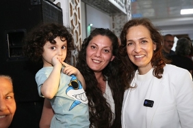 baskan-unsal-donusum-bekleyen-cumhuriyet-mahallesinde-halkla-bulustu-yalniz-degilsiniz.jpg