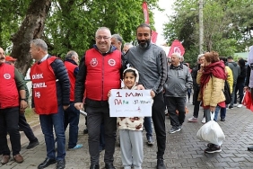 baskan-zeyrek-1-mayista-emekcilerle-omuz-omuza-yurudu.jpg