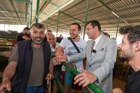 baskan-zeyrek-canli-hayvan-borsasini-ziyaret-etti.jpg