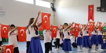 bayindirda-23-nisan-coskusu-gelecegin-baskanlari-makami-devraldi.jpg
