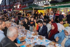 bayrakli-belediyesi-ramazan-sofralarini-mahallelere-tasiyor.jpg