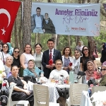 bayraklida-anneler-gunu-kutlamasi.jpg