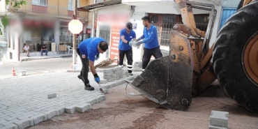 bayraklida-yol-yenileme-seferberligi-suruyor.jpg