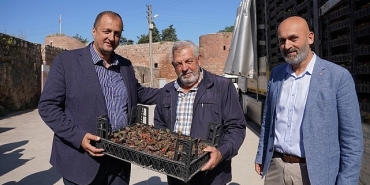 bayram-oncesi-iznikte-mezarliklar-cicek-aciyor.jpg