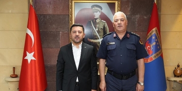 belediye-baskan-aridan-jandarma-komutani-celike-ziyaret.jpg