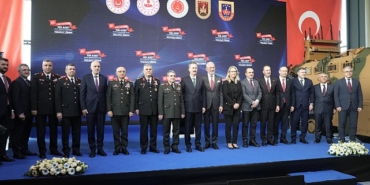 bmc-ilk-seri-uretim-yerli-ve-milli-motorlu-taktik-tekerlekli-zirhli-araclari-turk-silahli-kuvvetlerine-teslim-etti.jpg