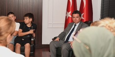 bosnali-ogrencilerden-baskan-aydina-ziyaret.jpg