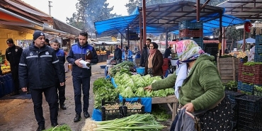 buca-belediyesinden-pazar-yerlerinde-kayit-disi-operasyonu.jpg