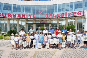 burhaniyede-cevreye-duyarli-ogrenciler-odullendirildi.jpg