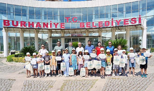 burhaniyede-cevreye-duyarli-ogrenciler-odullendirildi.jpg